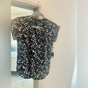 NWT Vera Wang Floral Short Sleeve Blouse